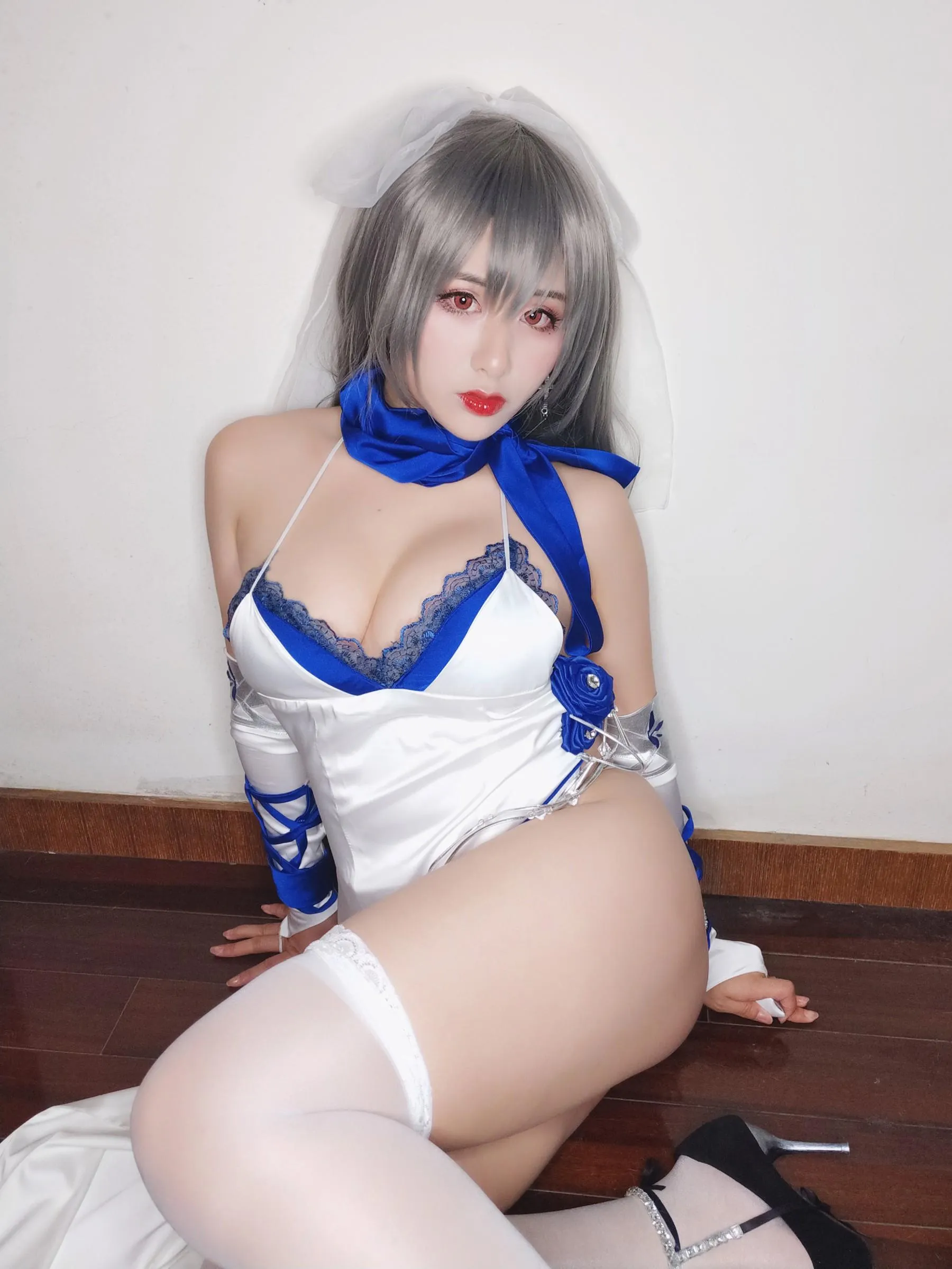 柘烟Zuken – NO.09 路易九世礼服自拍 [39P]插图7